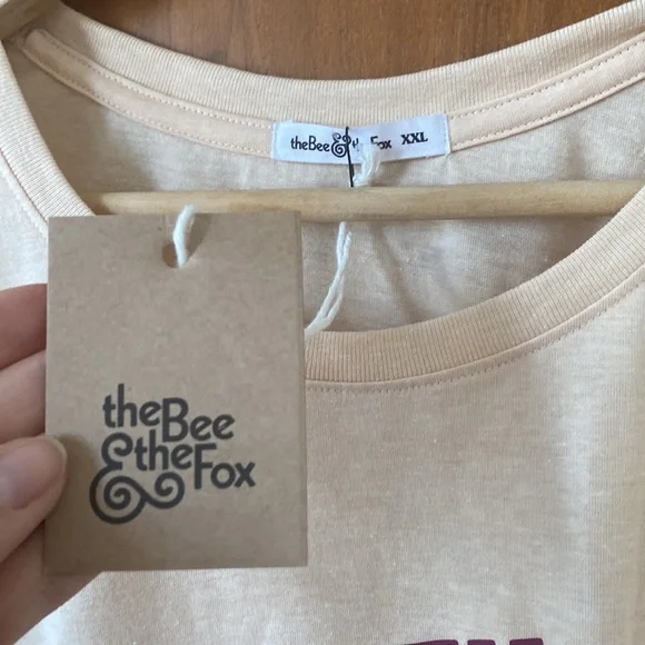 Pretty Powerful Tee - Picture 4 of 7